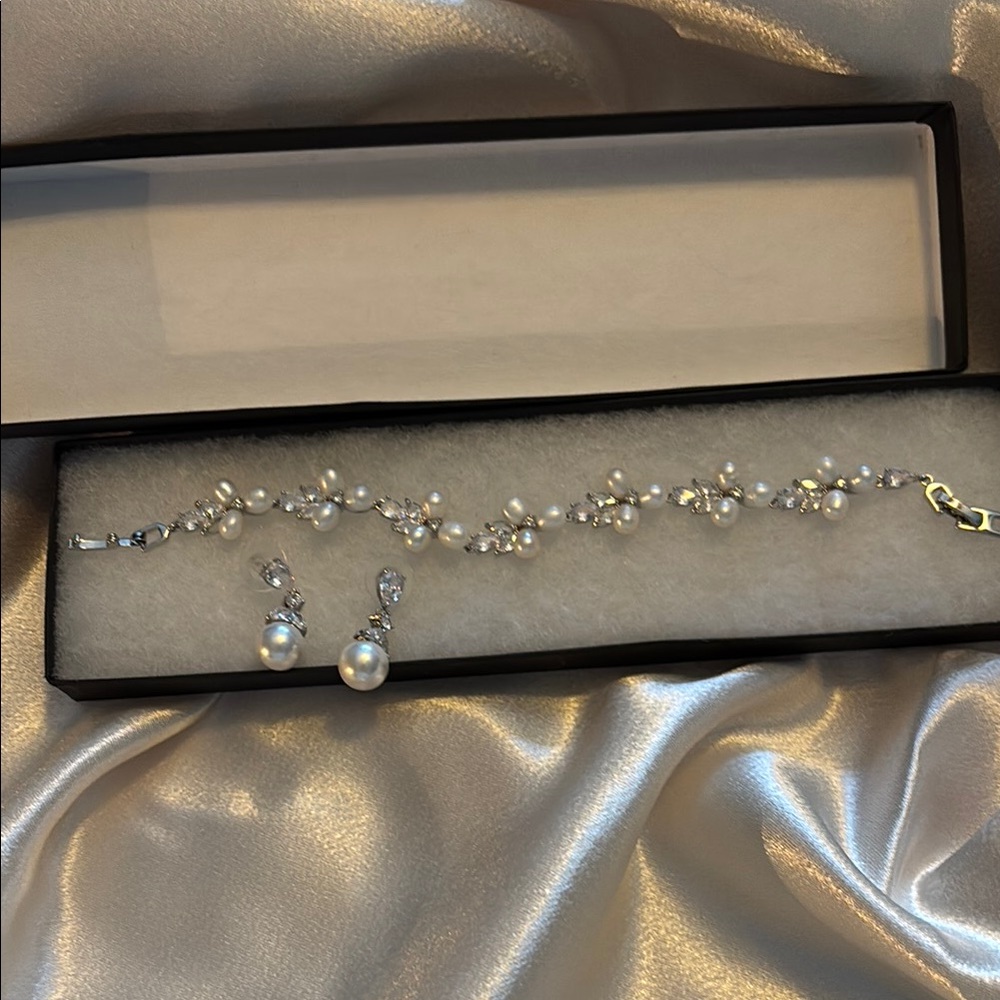 Silver and White Crystal Bracelet & Earrings - Picture 3 of 6